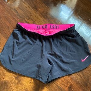 🤩 Nike Dri-Fit athletic shorts🤩 women’s size M pink & black